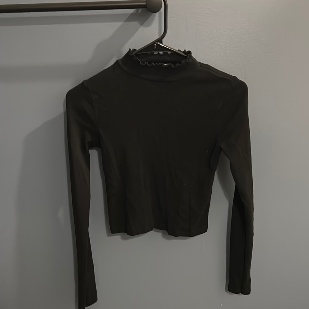 Brandy Melville Black Ruffled Long Sleeve Crop Top